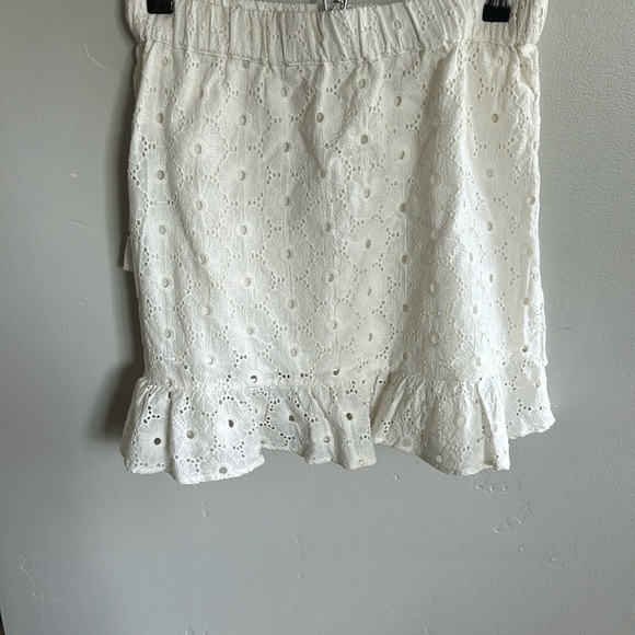 7 For All Mankind White Eyelet Top and Skirt Set - Picture 5 of 6